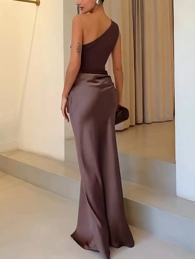 Laura | Elegancka sukienka maxi imprezowa z odkrytym ramieniem i marszczeniami